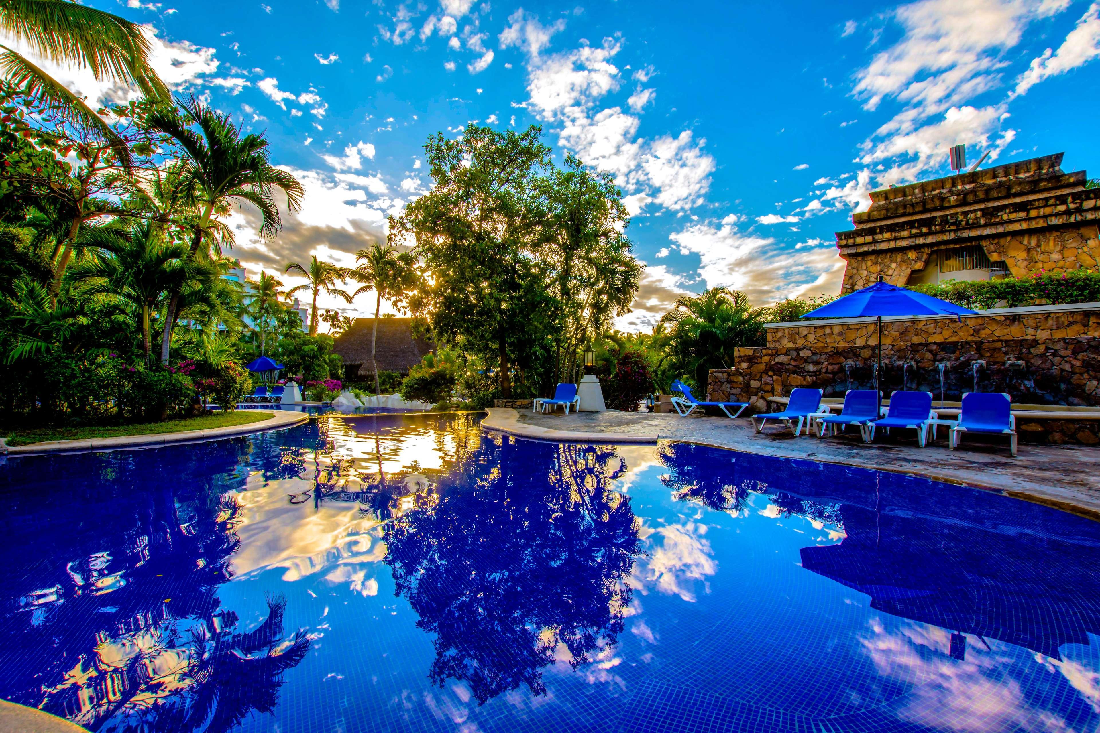 Hotel Barcelo Karmina à Manzanillo Extérieur photo The swimming pool at the hotel