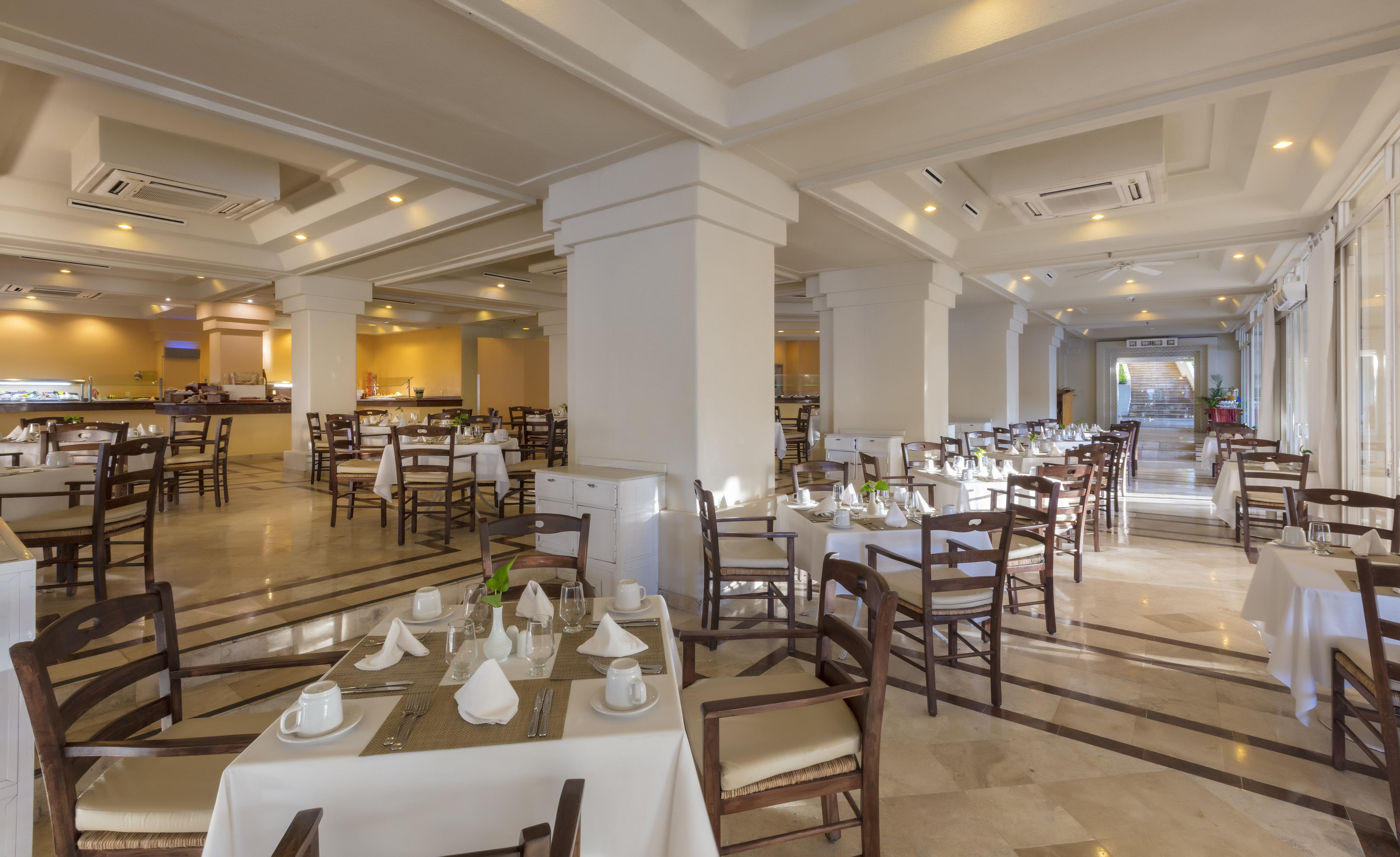 Hotel Barcelo Karmina à Manzanillo Extérieur photo The restaurant at the hotel