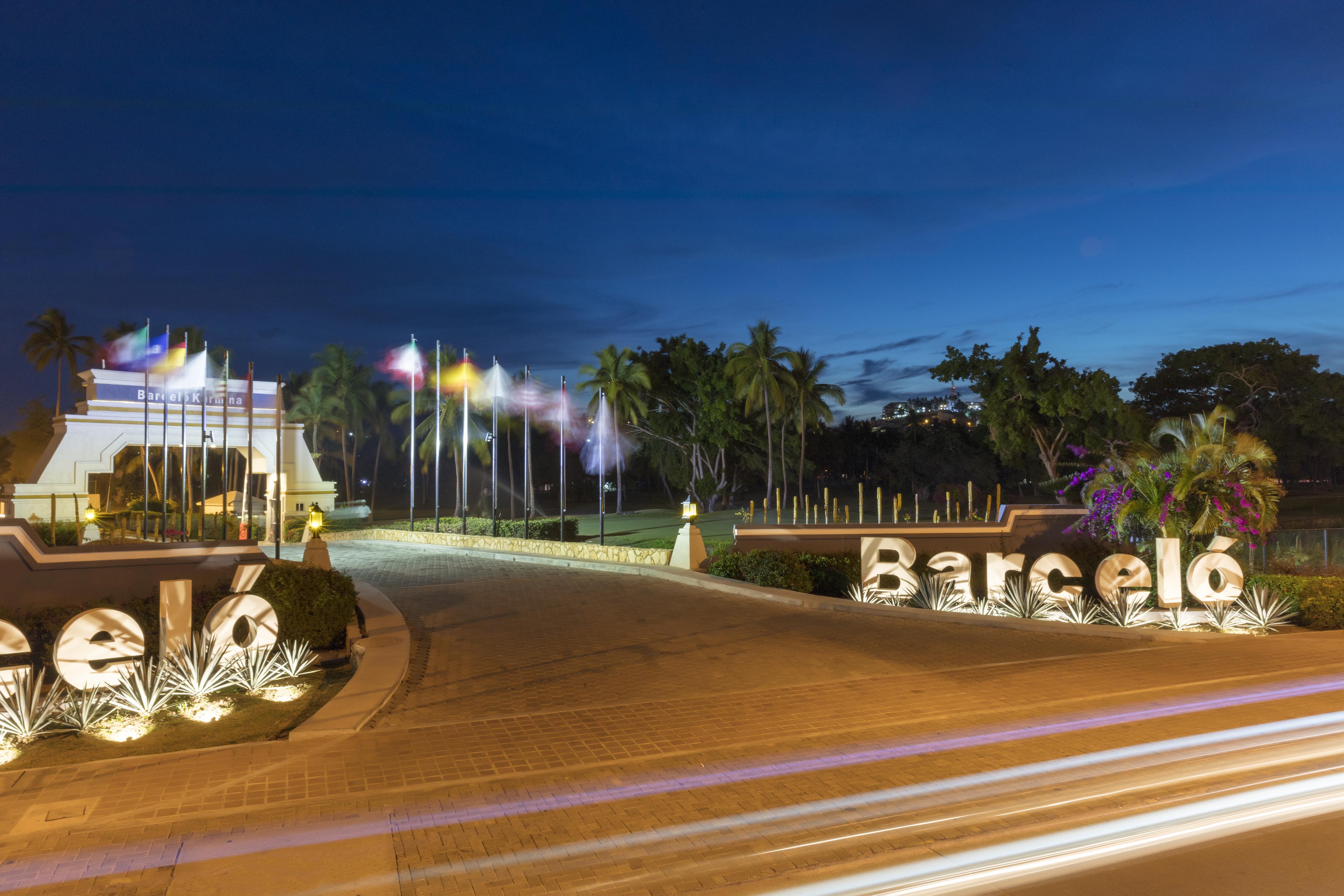 Hotel Barcelo Karmina à Manzanillo Extérieur photo Entrance to the resort