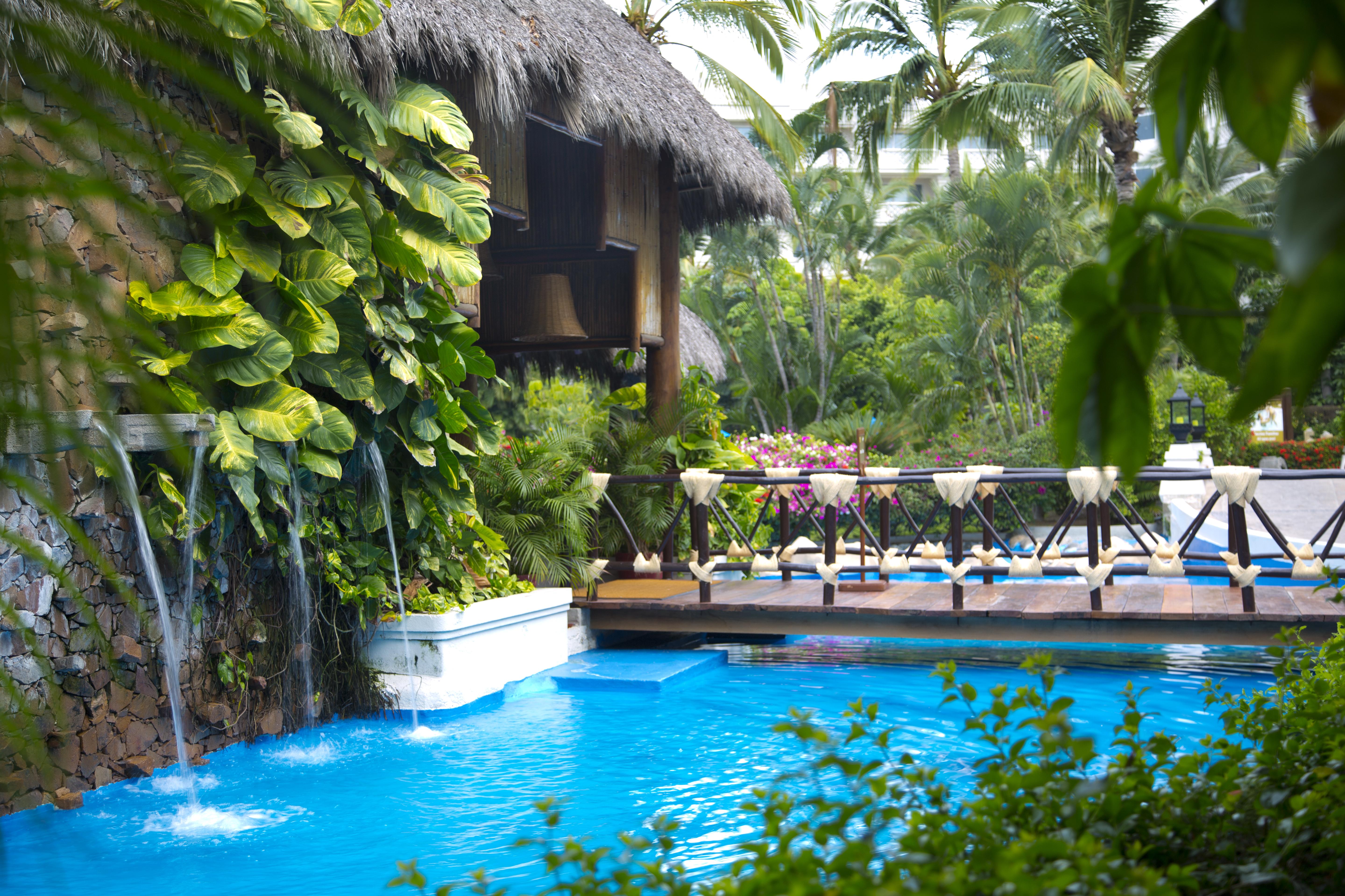 Hotel Barcelo Karmina à Manzanillo Extérieur photo The swimming pool at the resort